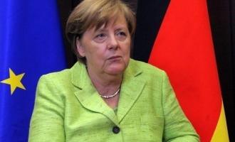 О том, что Меркель готова продлить карантин в Германии до 10 января