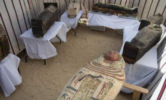 На археологических раскопках Египта обнаружены храм и гробы