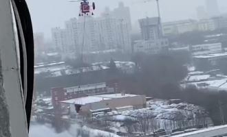 Представители МЧС направили три вертолета тушить пожар на северо-западе Москвы