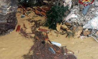 О том, что более 200 гробов оказалось в воде под Генуей