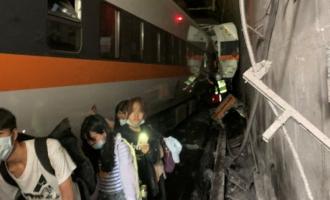 Тайвань: десятки человек погибли в результате крушения поезда и схода с рельсов в туннеле