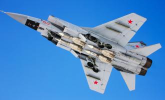 О том, что над Тихим океаном истребитель МиГ-31 сопроводил самолет-разведчик США