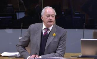 Выборы Сенеда: UKIP призывает к созданию «закрытых комнат для курения» в пабах