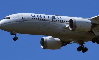 United Airlines увольняет сотрудников, отказывающихся от вакцины