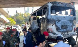В результате взрыва бомбы в военном автобусе в центре Дамаска погибли 14 человек
