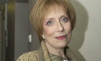 После неудачного падения со сцены Инна Чурикова не может ходить