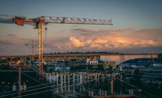 Безопасность на высоте: экспертиза промышленной безопасности грузоподъемных кранов